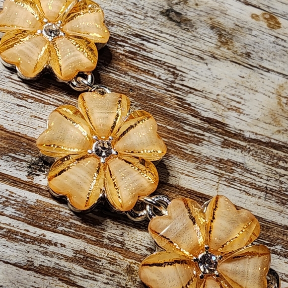 Orange / Peach Flower Statement Necklace (19inches) - Picture 6 of 8